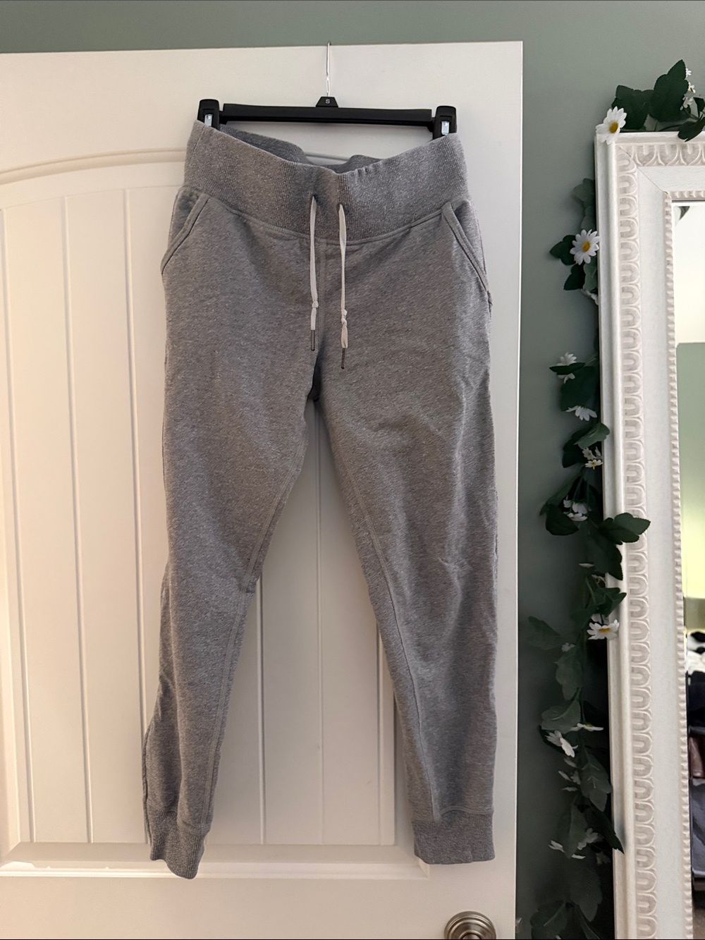 lululemon athletica 4 Women’s Gray Drawstring Joggers